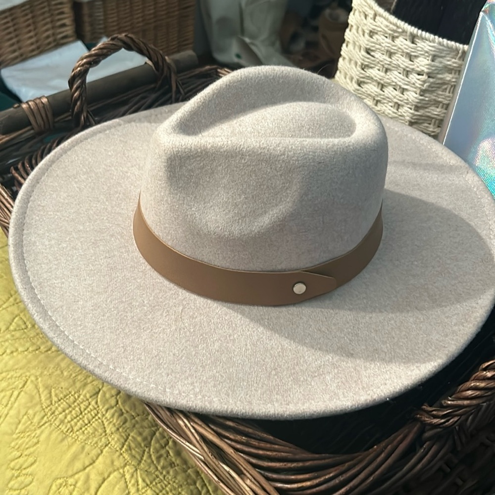 Tan hat